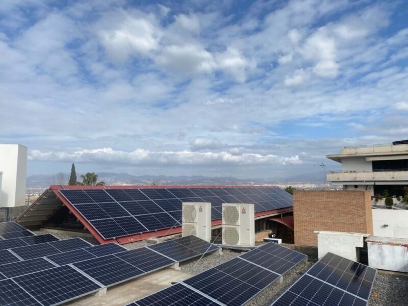 Cuántos vecinos deben estar de acuerdo en junta para instalar paneles solares en una comunidad de vecinos