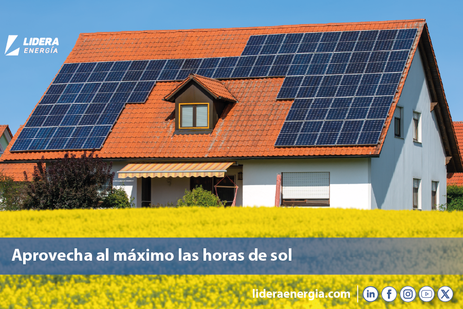 Casa con placa solares en el tejado